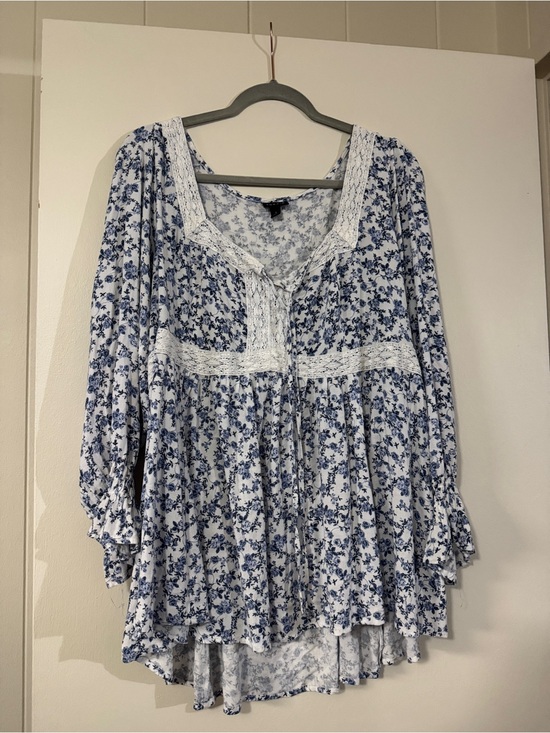 torrid Tops - torrid Blue & White Floral Lace-Trim Tunic